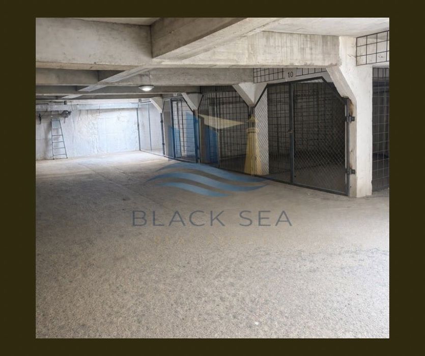 Продава ДВЕ подземни паркоместа, Колхозен пазар, Варна.