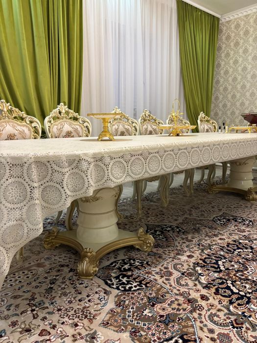 Продаётся большой стол 4 м × 1