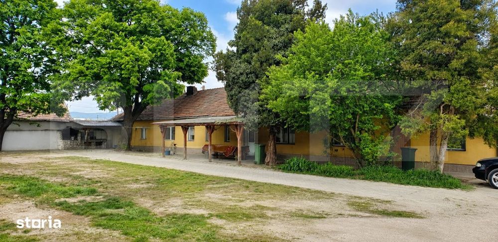 Casa cu 3 apartamente+garaje - 372 mp si teren liber, 1.413 mp in Deva