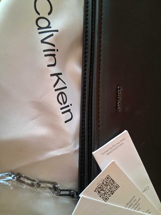 Geanta dama Calvin Klein noua cu etichete si saculet
