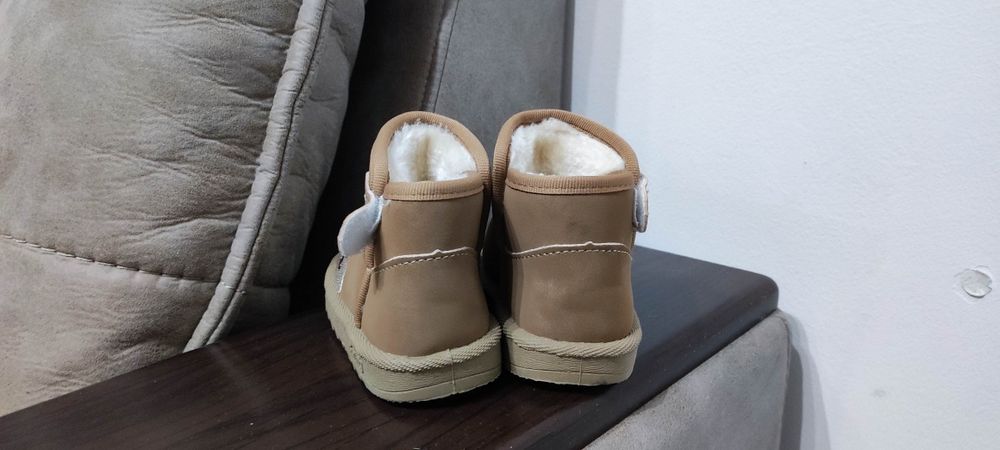 UGG bebe mărimea 19
