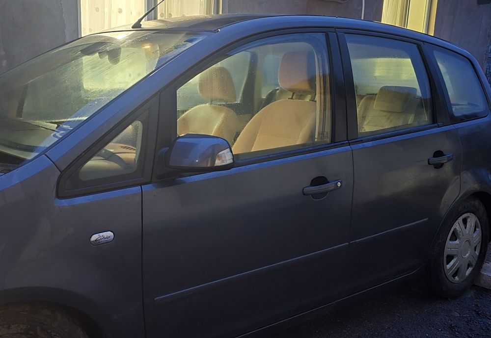 Vând Ford focus c-max 1.6