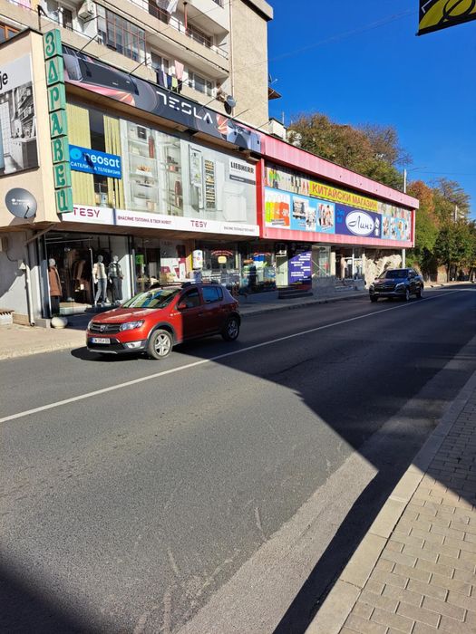 Дава се под наем Магазин в Смолян, Стар център - 600 кв.м за 255 € - Снимка #2