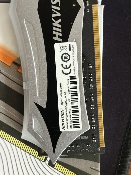Оперативная память DDR4 3200 Hikvision RGB