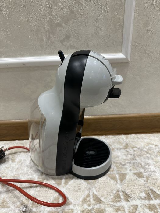 Кофемашина капсульная Delonghi Dolce Gusto