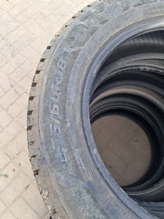 Продам шины  размер 235/60R18