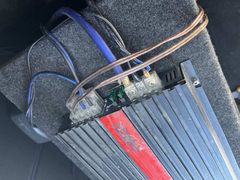 Продам сабуфер в идиальном состояний