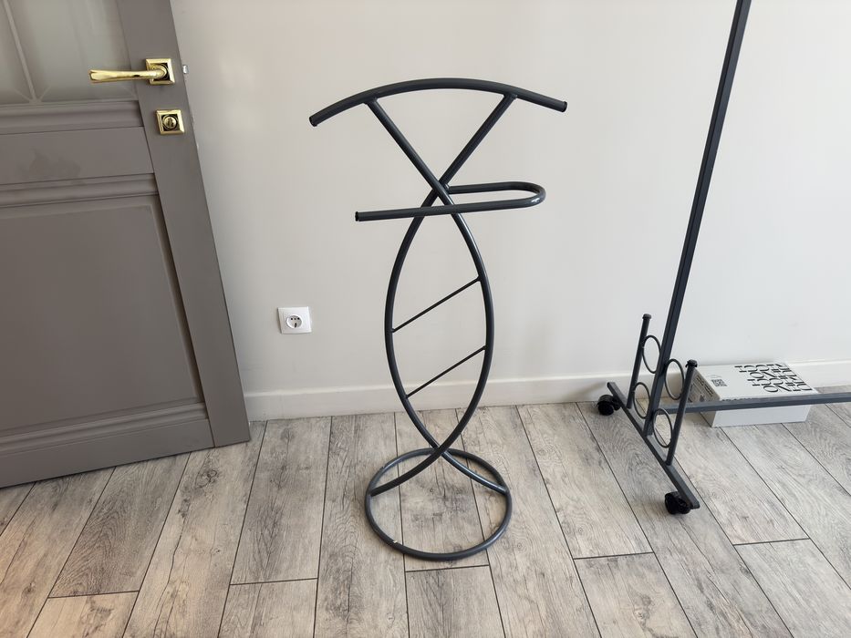 Продам Вешалку с полками