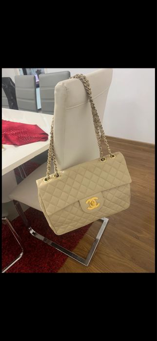Vintage Chanel din piele naturla placat cu aur