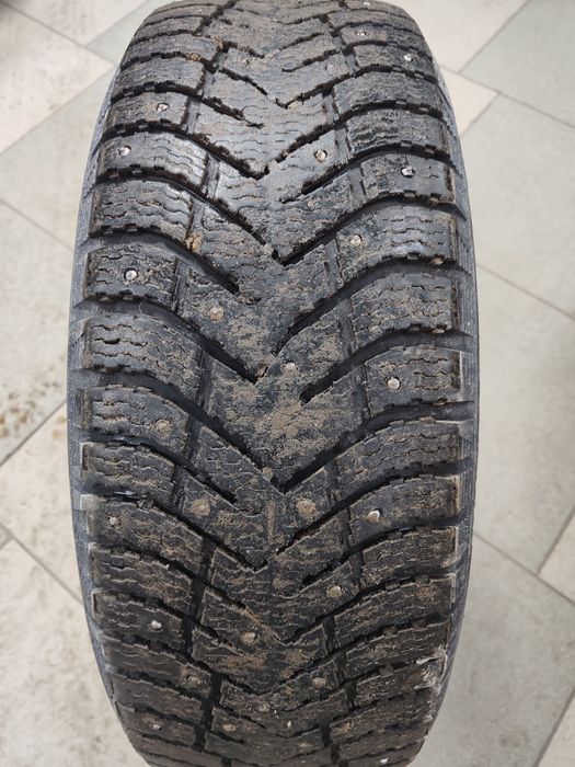 Продам шины зимние 215/60/16