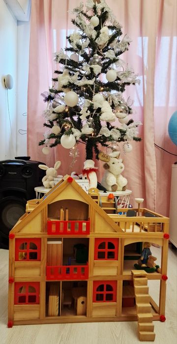 Casuta de papusi, din lemn de calitate