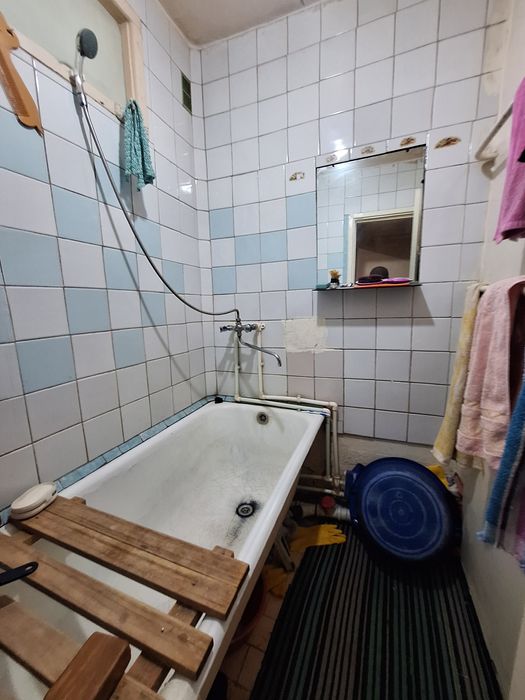 Қора қамиш 1/4 да 4/3/4 квартира сотилади