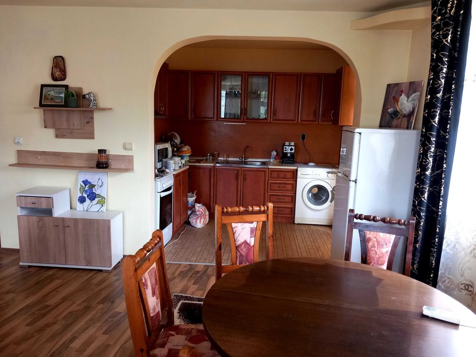 Дава се под наем Тристаен апартамент в Варна, Бриз - 100 кв.м за 561 € - Снимка #2