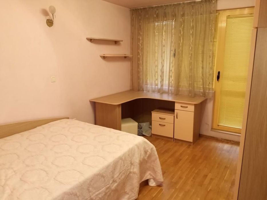 Дава се под наем Тристаен апартамент в Пловдив, Кършияка - 125 кв.м за 800 € - Снимка #2