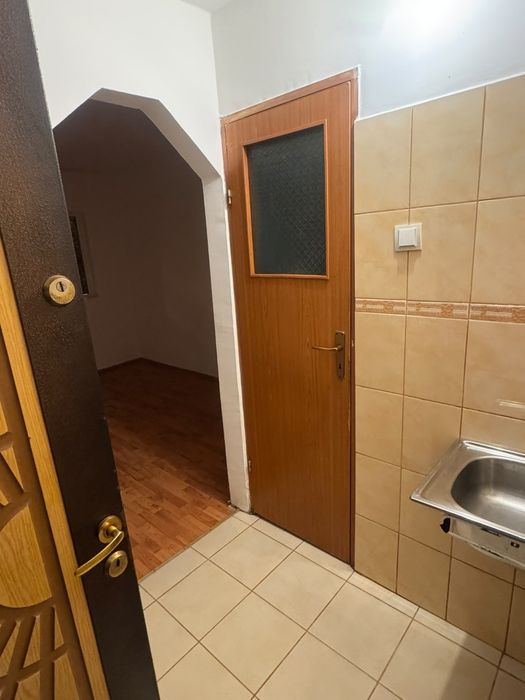 Dau în chirie garsonieră în velența