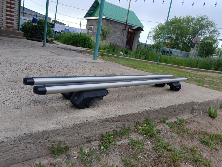 Рейлинги на крышу автомобиля
