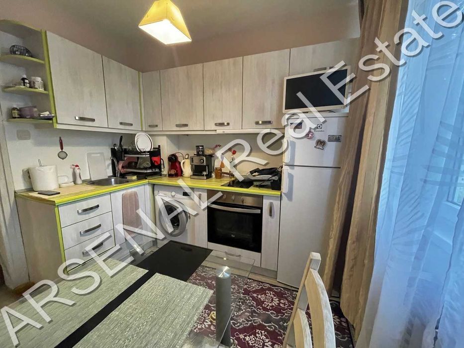 Дава се под наем Двустаен апартамент в София, Център - 60 кв.м за 473.79 € - Снимка #1