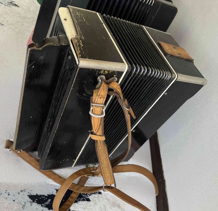 Продам баяны . 3шт .