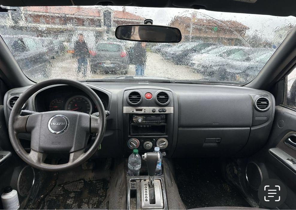 Isuzu D max на части