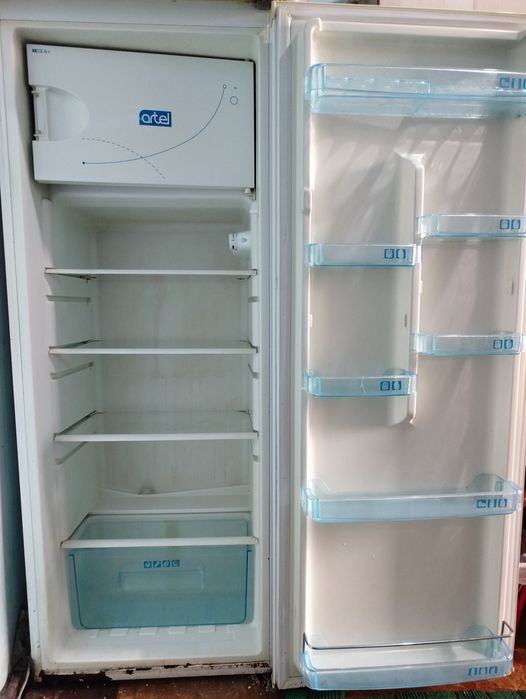 Холодилник сотилади .