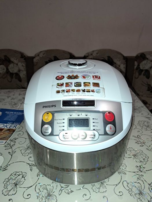 Мултикукър Philips HD3037 в гаранция до декември 2023