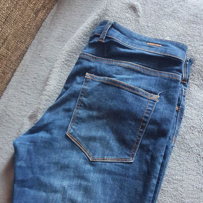 Vand jeans de dama PULL&BEAR  50 de lei