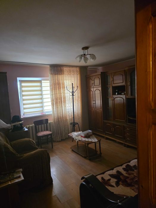 Vand apartament  2 camere , parter