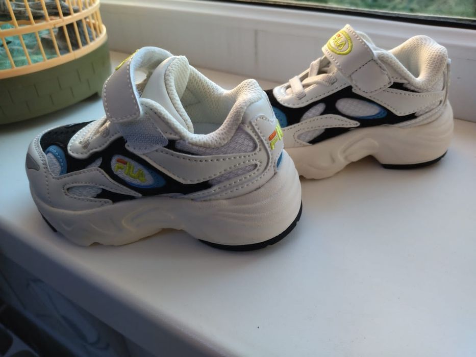 Продам дет. кроссовки  18 размер Fila