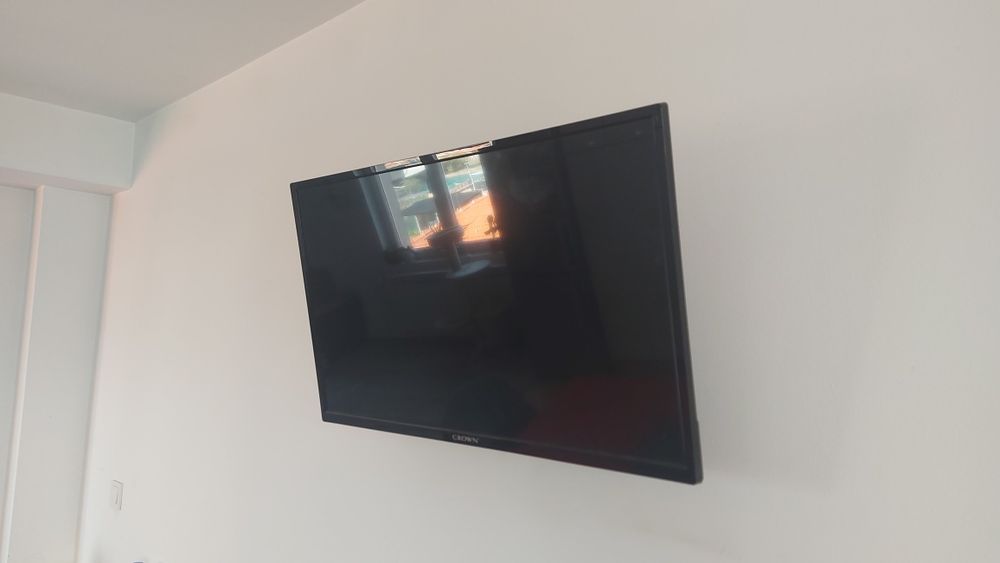 Телевизор Crawn 32 инча