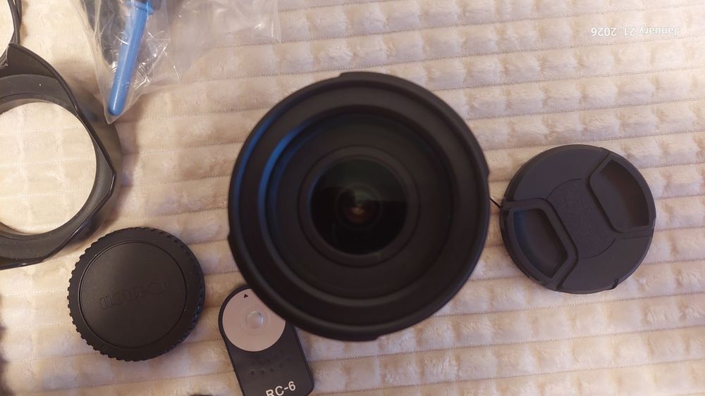 Aparat foto DSLR Canon 550D + obiectiv Tamron si accesorii complete