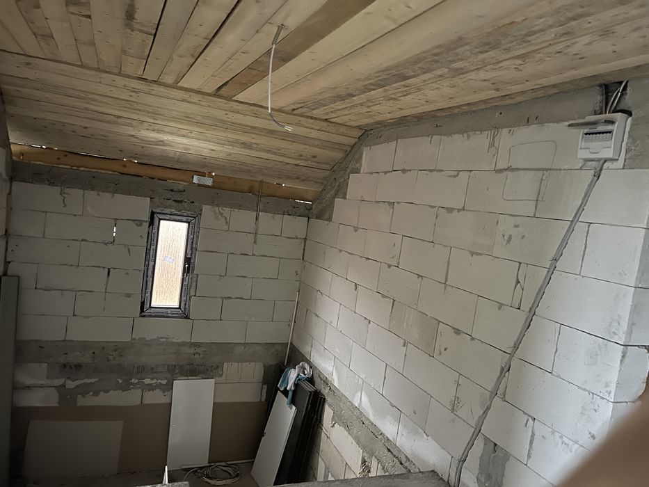 Vând Casă la roșu,zona Gai