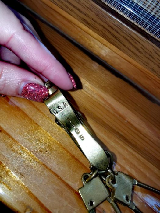 Антикварен месингов бронзов военен ключодържател фиба щипка за пари