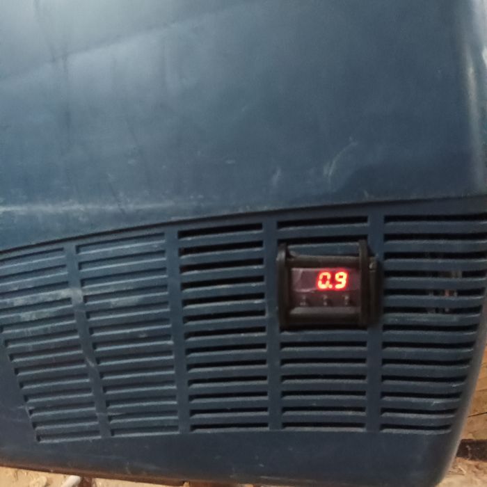 Хладилник Фризер за кола каравана кемпер или камион.