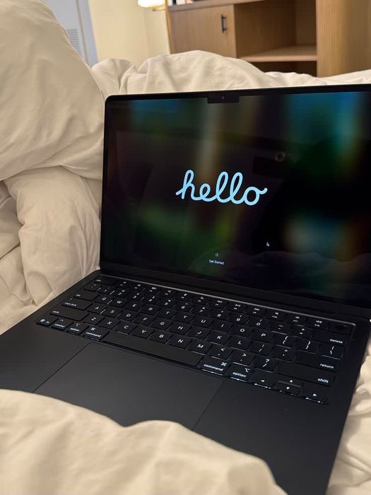 Продам Macbook Air M4 16/256, 100% акб в отличном состоянии