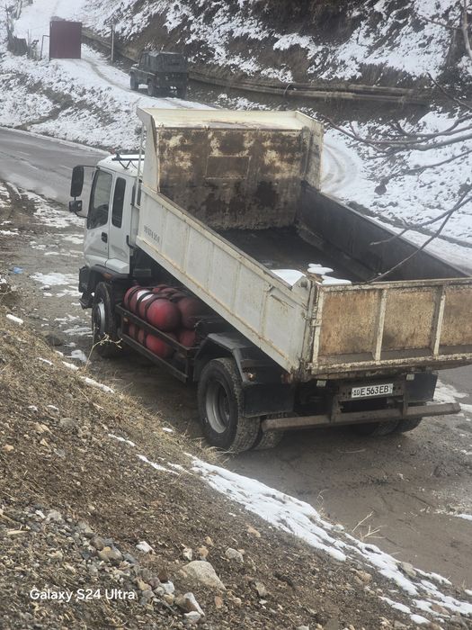 Исузу самасвал 2015