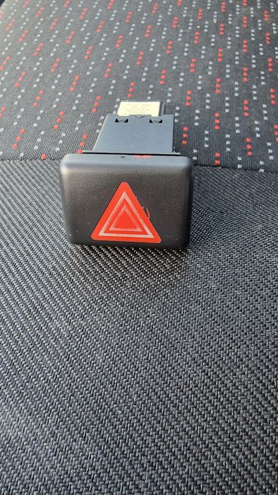 Бутон/ копче за аварийни светлини за ауди а4 б6, б7