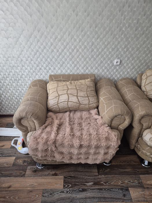 Диван плюс кресла