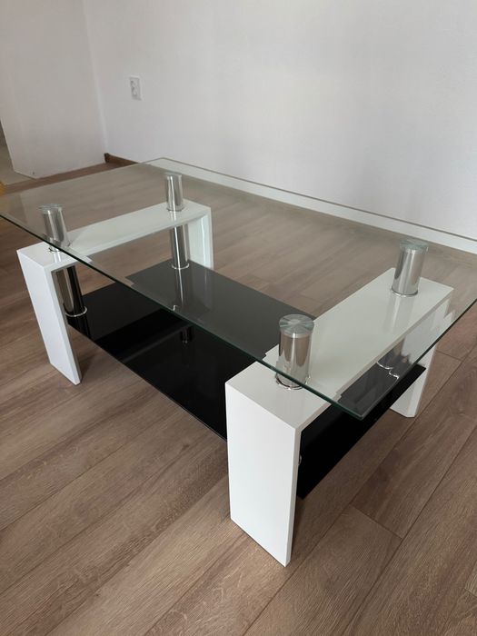 Стъклена холна маса