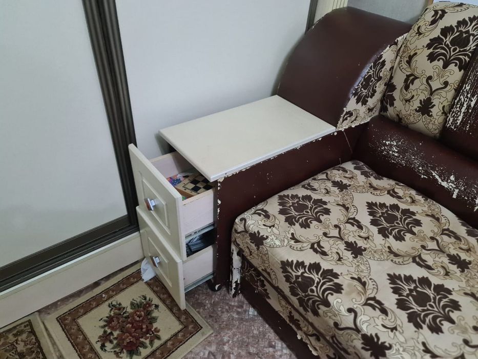 Диван четырехместный