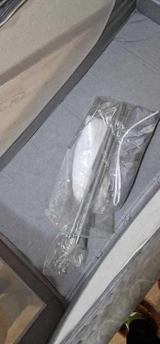 Кроватка манеж очень удобная,переносная в сумке.