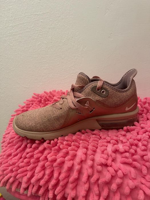 Adidasi dama, Nike Air max