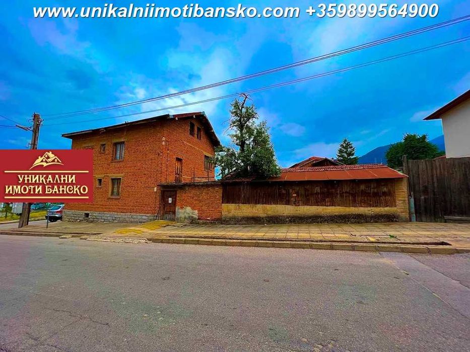 Масивна двуетажна къща за продажба в град Банско