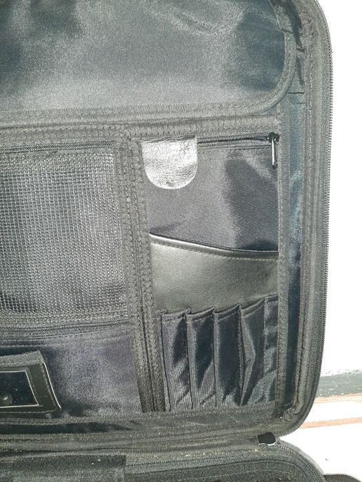 Vând geantă de laptop second-hand