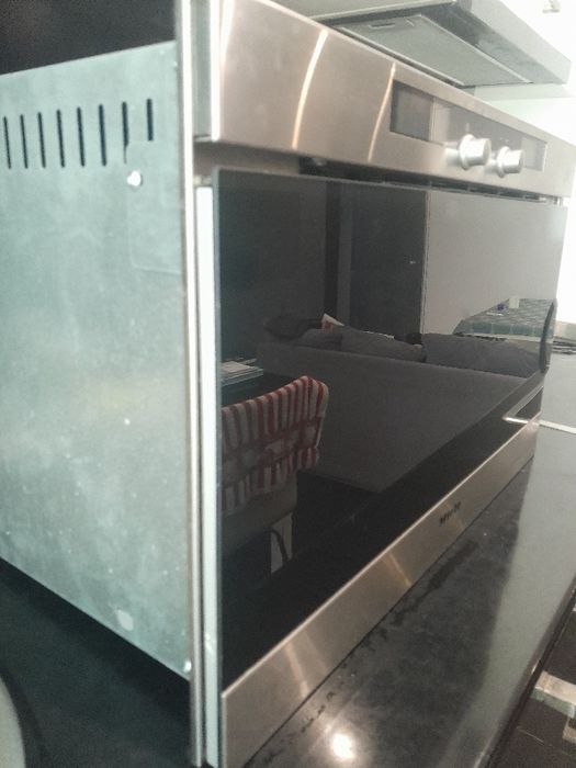 Конвекциона фурна за вграждане Миеле