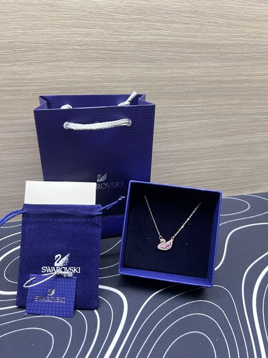 Lantisor Swarovski Cloectia Swan roz Nou