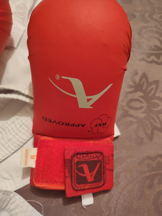 Кимоно для каратэ/ перчатки для каратэ