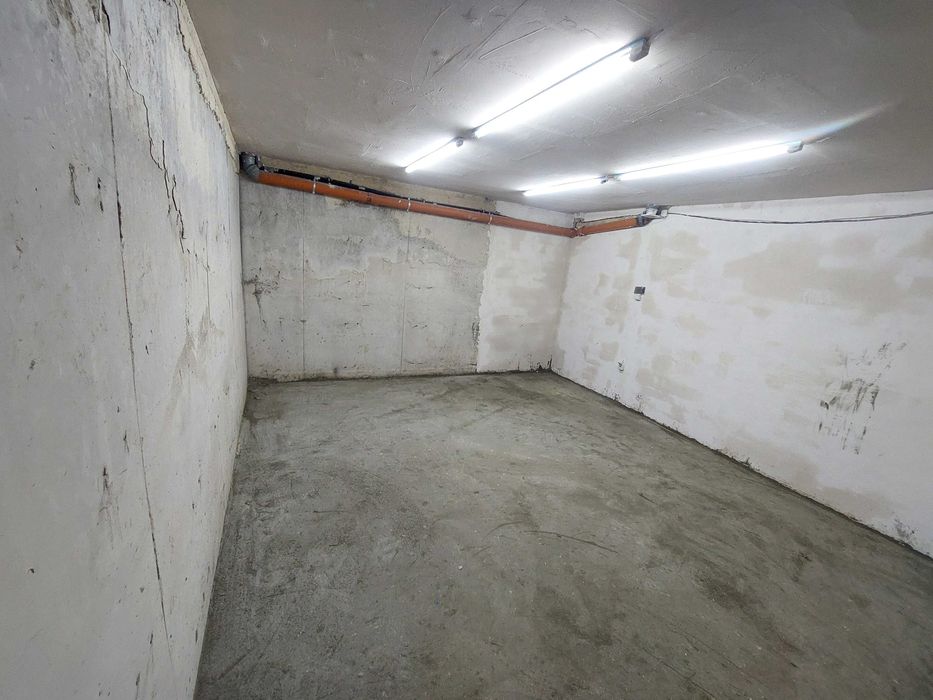 Дава се под наем Склад в Варна, Колхозен пазар - 21 кв.м за 76.5 € - Снимка #1