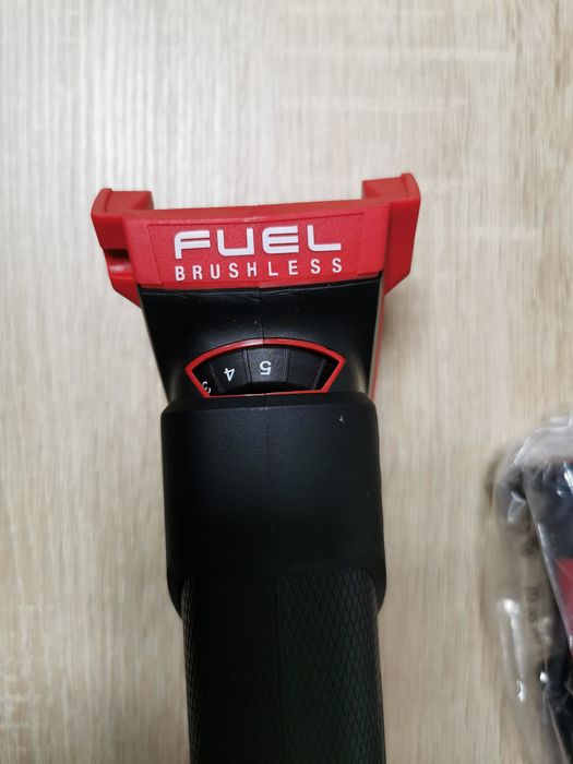 Flex  milwaukee m18 de 125  cu variator de turatie și cu rapid stop