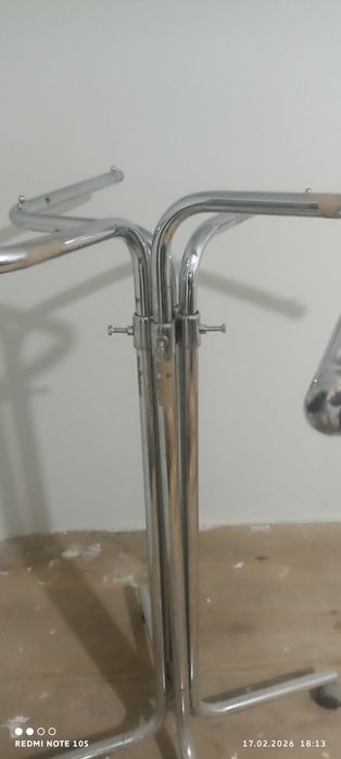 Професионален метален щендер Terranovaна колела