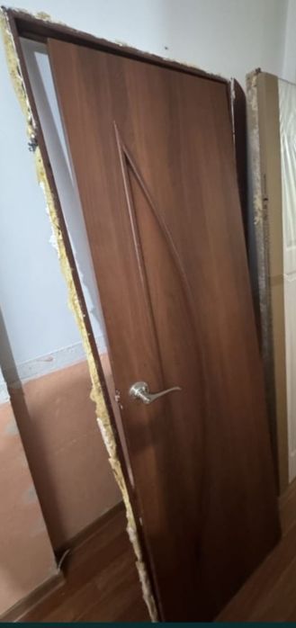 Продам межкомнатные дверь 5000т